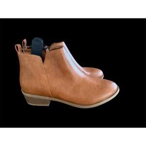 Girls size 6 boots NEW